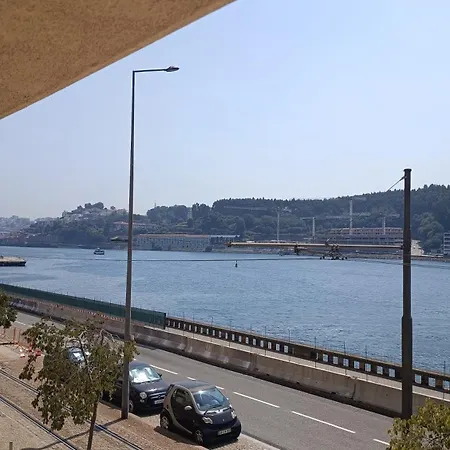 Ouro Views To Douro River