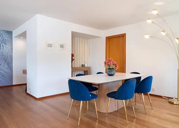 Ouro Views To Douro River